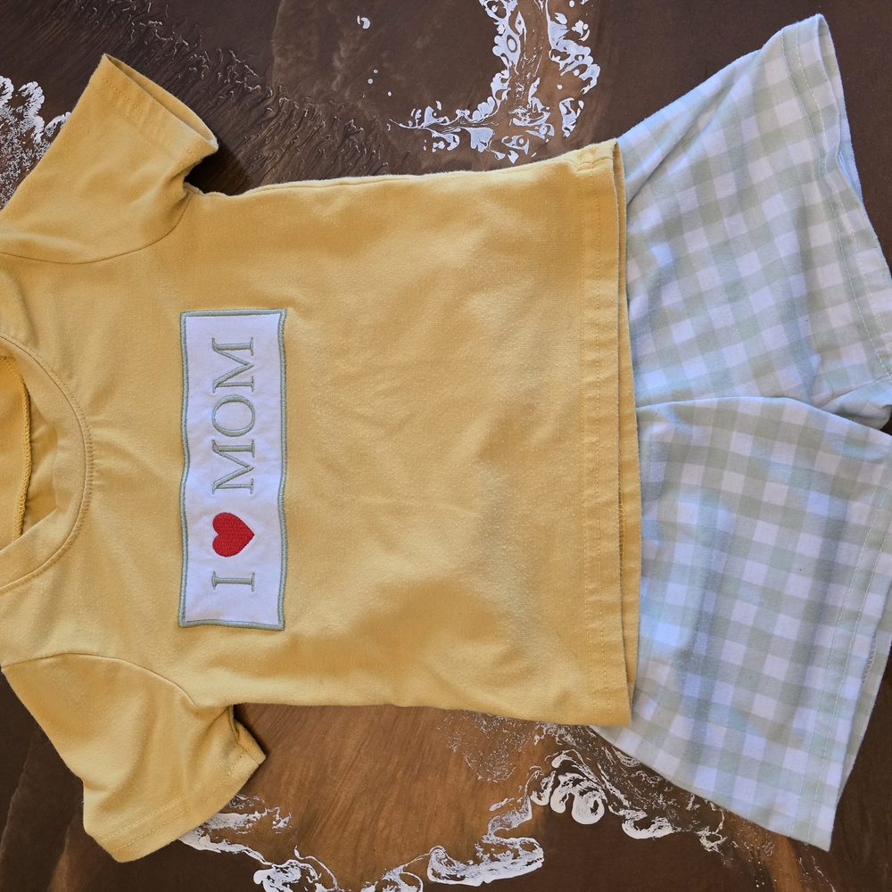 Yellow 'I Love Mom' Baby Outfit